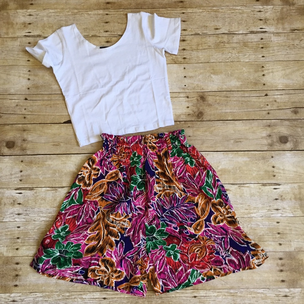 Vintage Style Flora Shorts Size Small